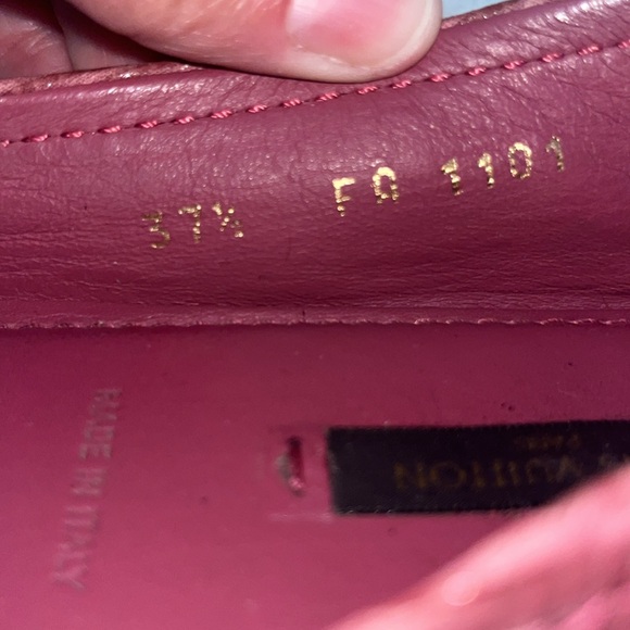 Louis Vuitton textured pink loafers - Picture 8 of 8